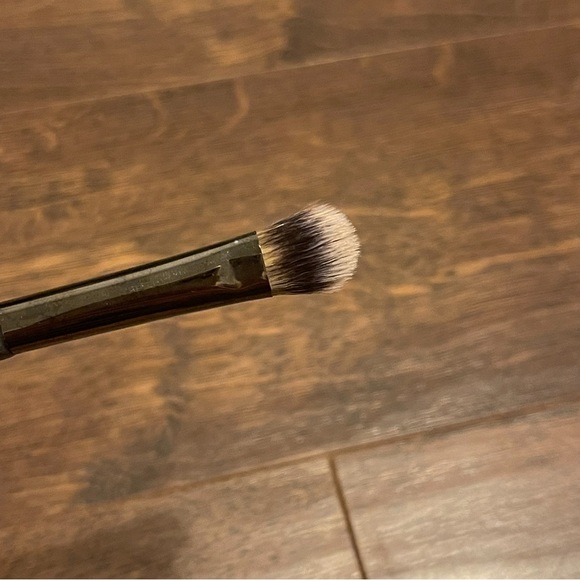It Cosmetics Heavenly Luxe No Tug Dual Eyeshadow Brush #5 - Picture 3 of 6